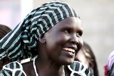 UNHCR kan starte ett nytt år med tillit til at organisasjonen kan dekke 15 prosent av forventede behov for 202. Her er en fordrevet somalisk kvinne som for tiden bor i Ifo 2 flyktningleiren i Dadaab, Kenya, som støttes av FNs høykommissær for flyktninger (UNHCR). Foto: UN Photo/Evan Schneider.
